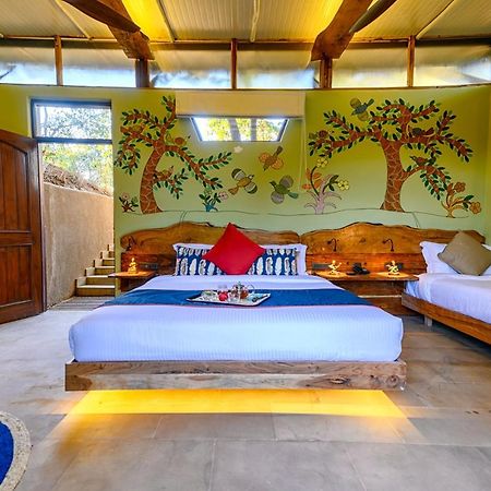Kanha Jungle Camp エクステリア 写真