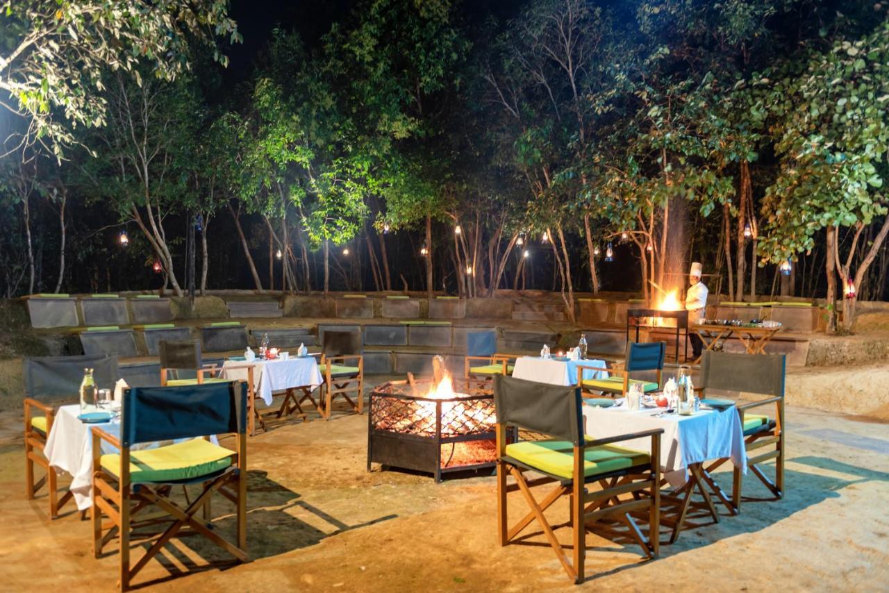 Kanha Jungle Camp エクステリア 写真