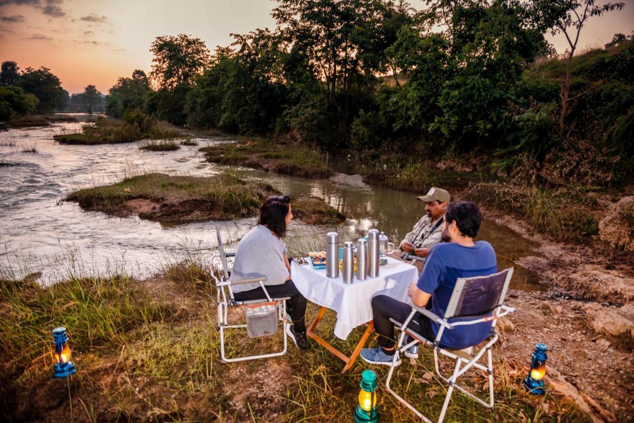 Kanha Jungle Camp エクステリア 写真