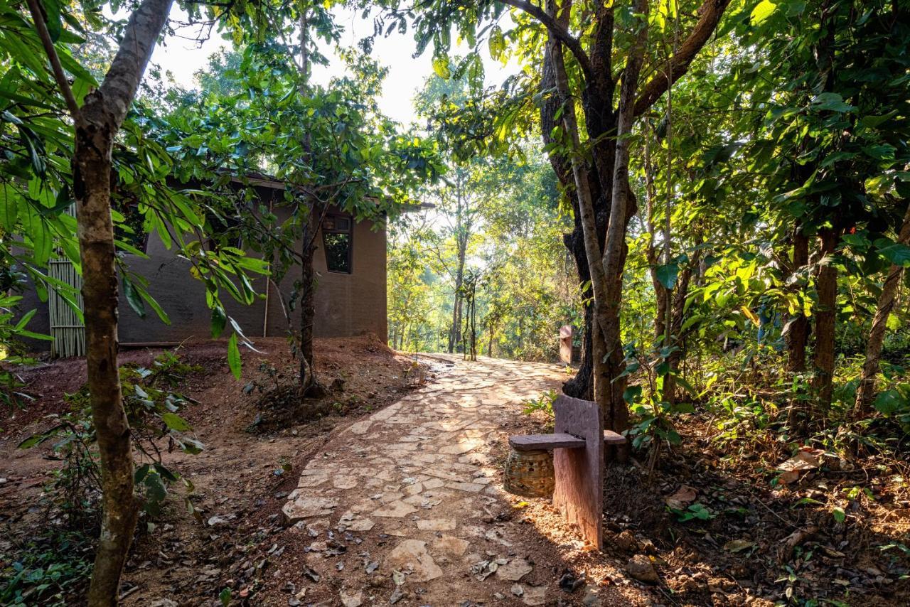 Kanha Jungle Camp エクステリア 写真