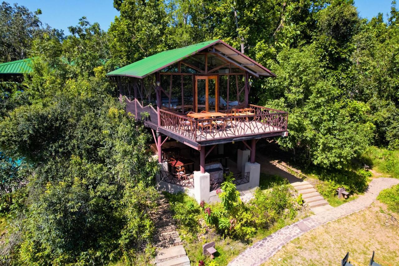 Kanha Jungle Camp エクステリア 写真