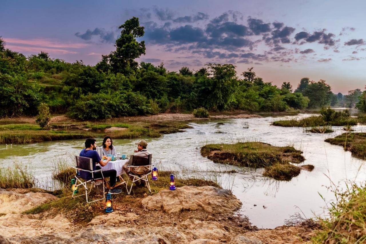 Kanha Jungle Camp エクステリア 写真