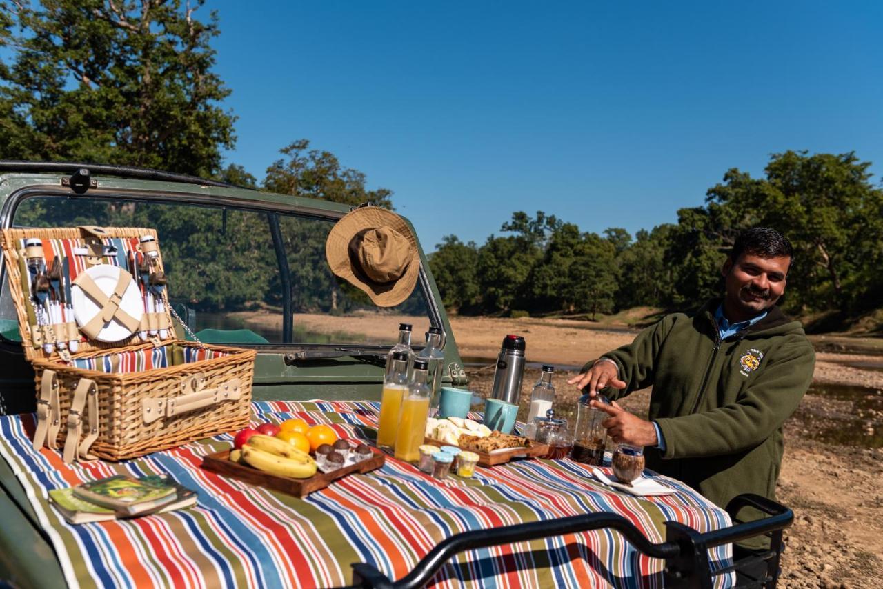Kanha Jungle Camp エクステリア 写真