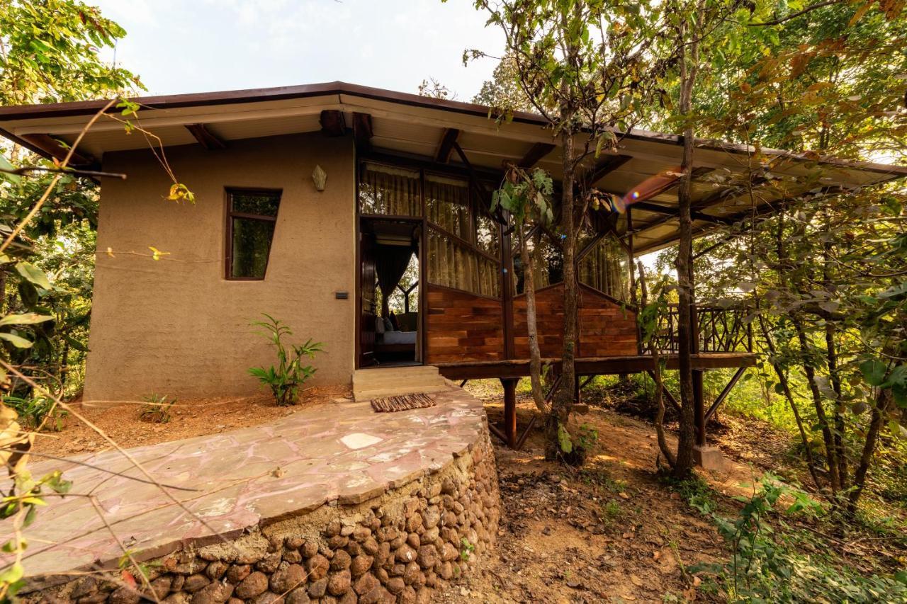 Kanha Jungle Camp エクステリア 写真