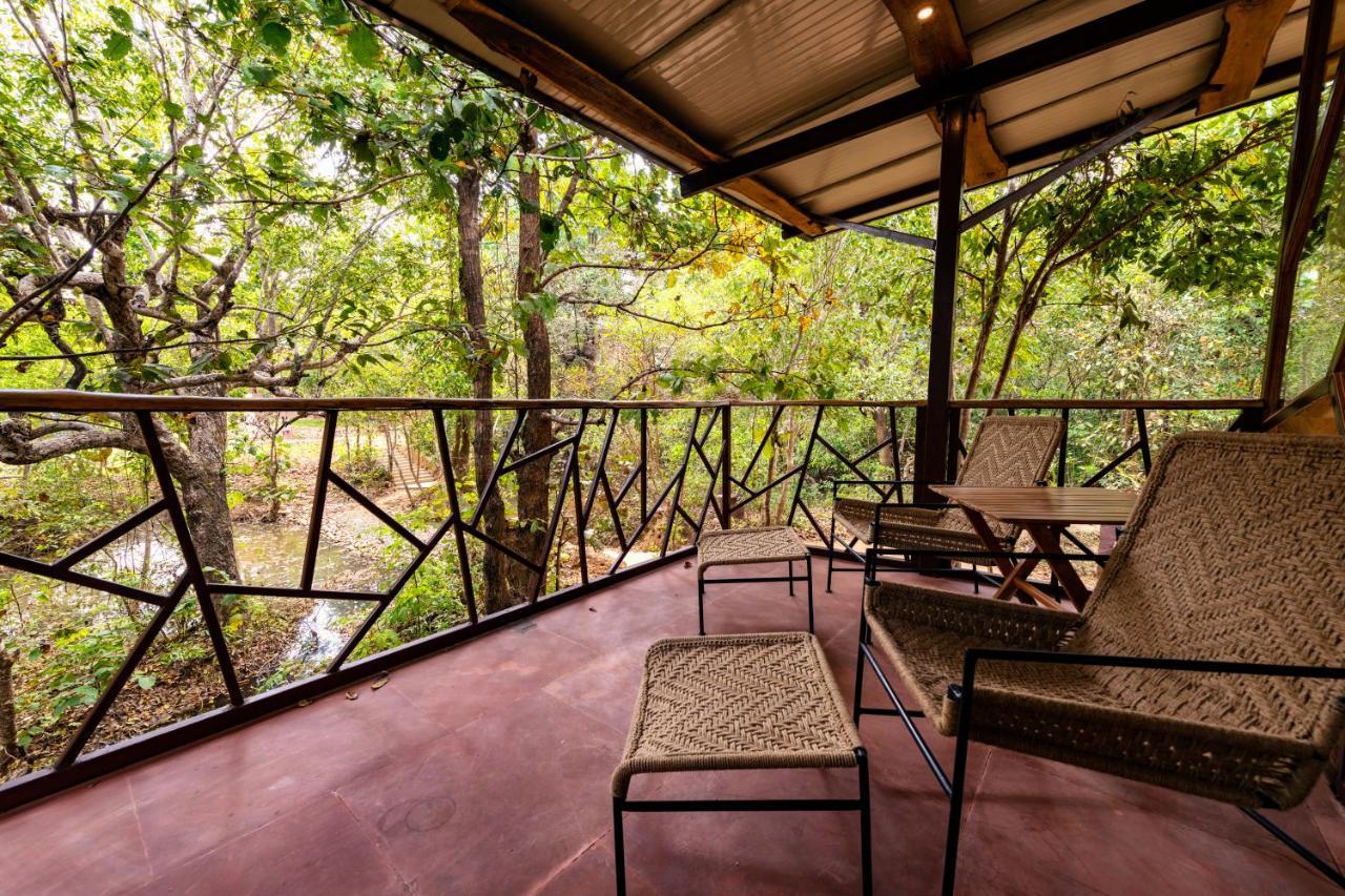 Kanha Jungle Camp エクステリア 写真
