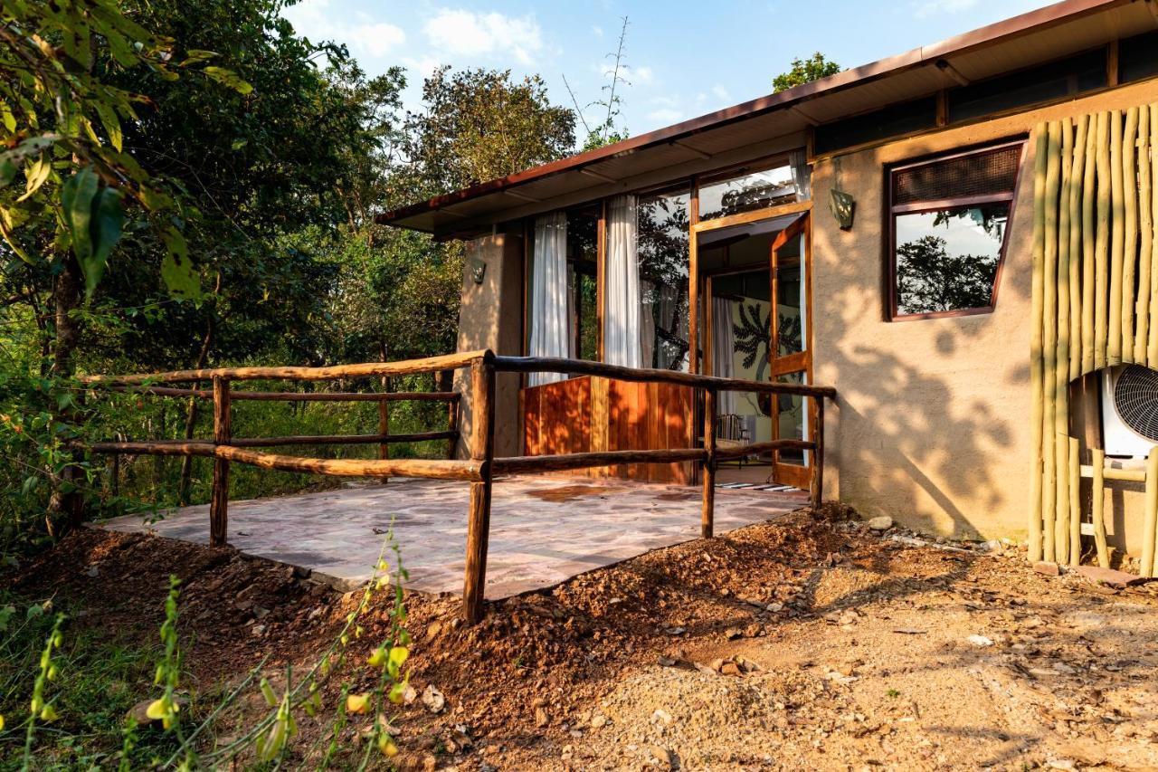 Kanha Jungle Camp エクステリア 写真