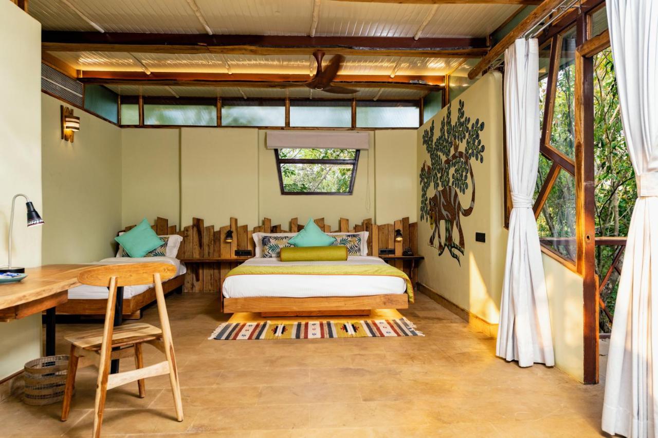 Kanha Jungle Camp エクステリア 写真
