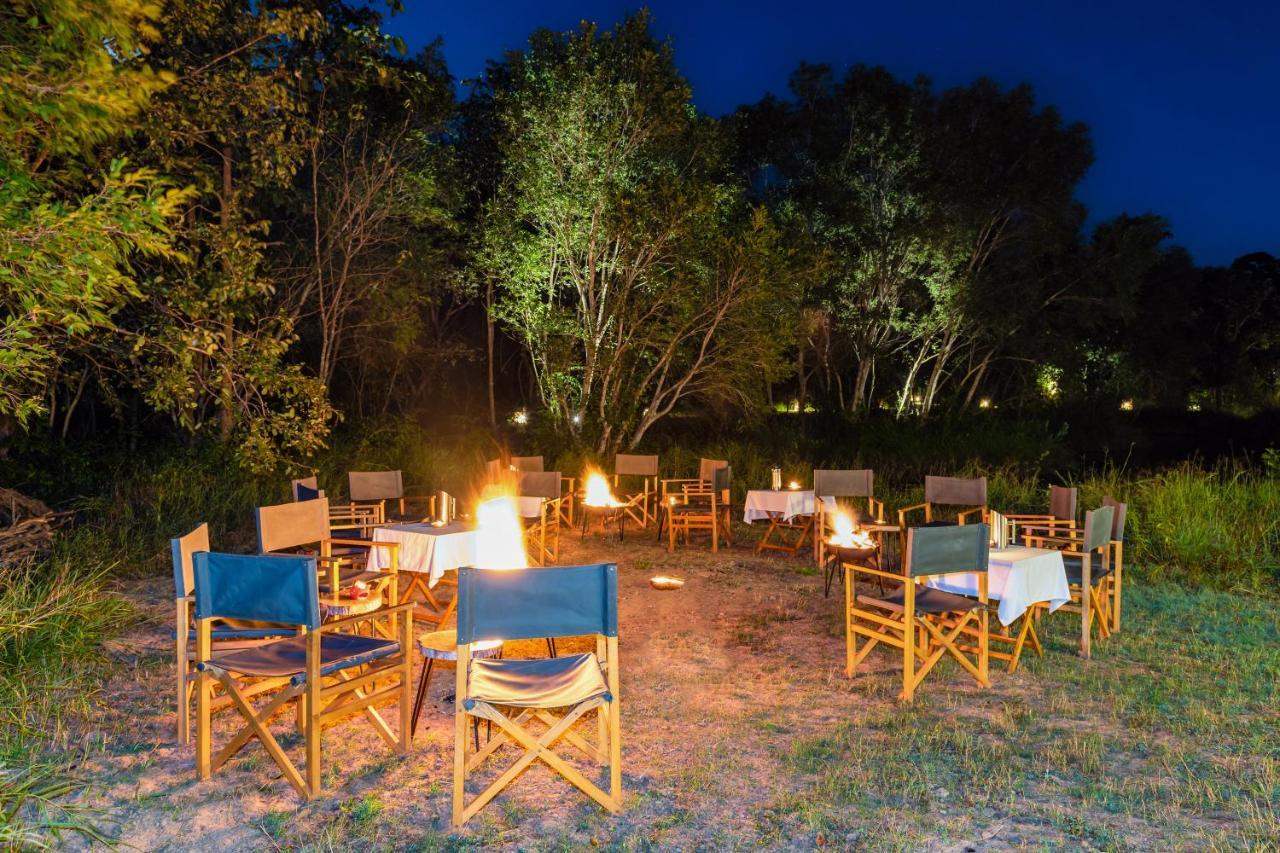 Kanha Jungle Camp エクステリア 写真